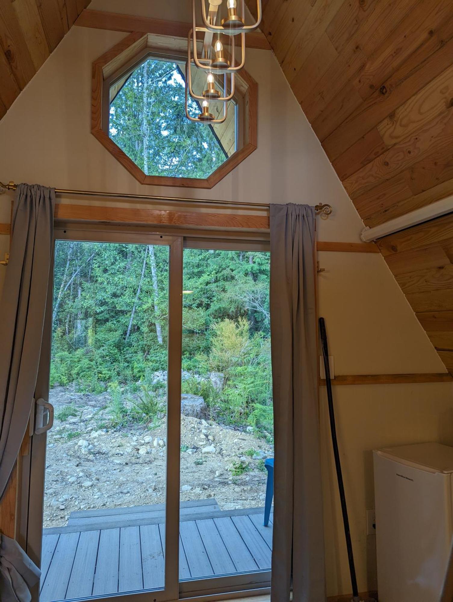 Tree Ring Cabin On 33 Acres Powell River Exterior photo